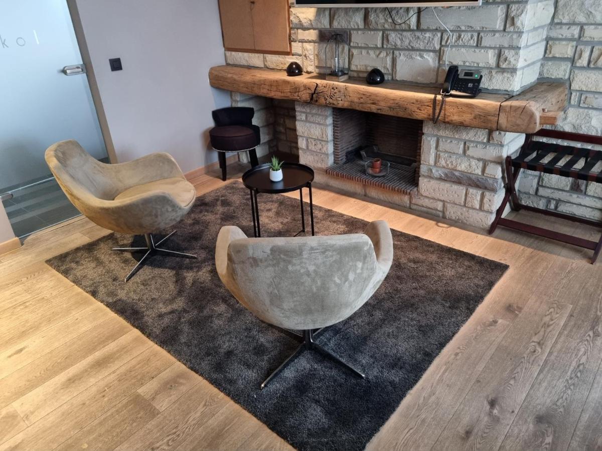 Suite,1169416246:JPEG