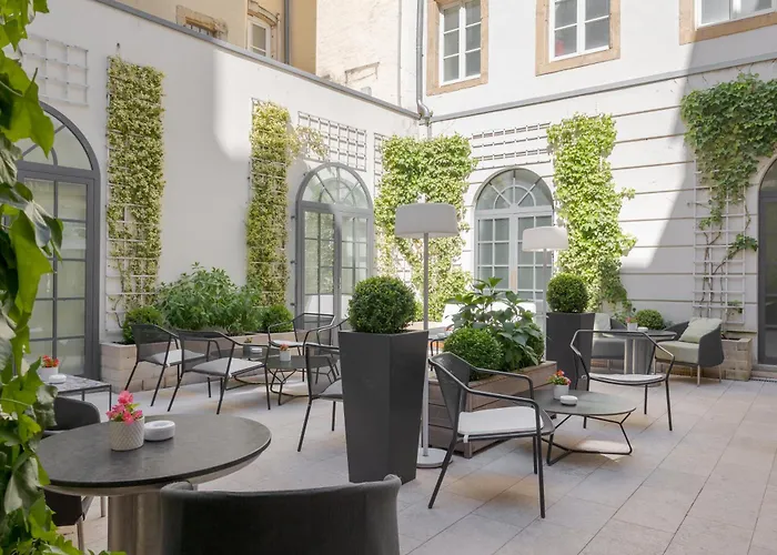 5 sterren hotel: Hotel Le Place D'Armes - Relais & Chateaux